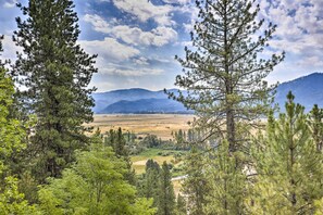 A mountainous landscape with dense pine trees and a clear sky. - Peaceful Cabin w/ Mtn + River Views, Fire Pit (Garden Valley)