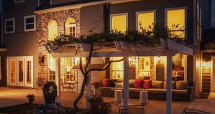 Romantic Honeymoon Suite in Bed & Breakfast