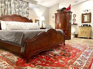 1 bedroom, WiFi, bed sheets - Lubbock Room in Red Oak Lodge @ Towering Oaks b&b (Valley View)