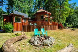 Property grounds - Dog-friendly, solar-powered cabin on 5 acres with woodstove, firepit & deck (Sequim)