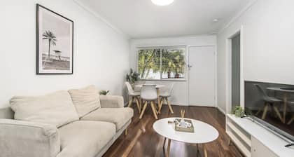 Coastal Chic Apartment Only Minutes to the Beach