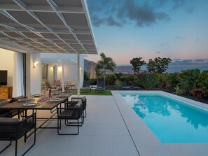 A heated pool - SUNRISE 2 by Buenavilla | Stylish 3-bedroom villa with private pool (Playa Blanca)