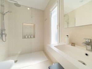 Shower, hair dryer, towels - SUNRISE 2 by Buenavilla | Stylish 3-bedroom villa with private pool (Playa Blanca)