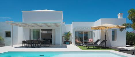 Een verwarmd zwembad