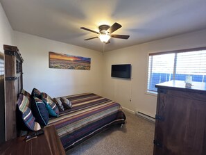 2 bedrooms, iron/ironing board, free WiFi, bed sheets