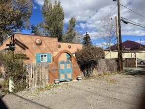 Exterior - Cozy, peaceful home in quiet neighborhood. Permit #03015 (Alamosa)
