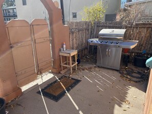 Property grounds - Cozy, peaceful home in quiet neighborhood. Permit #03015 (Alamosa)