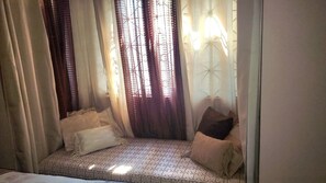 4 Schlafzimmer, Schreibtisch, Bügeleisen/Bügelbrett, Reisekinderbett