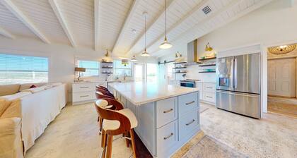 Beach Front, Private Swimming Pool, Pet Friendly, Beach Gear Credit Included!