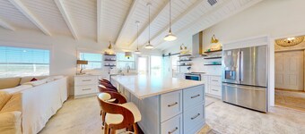 Beach Front, Private Swimming Pool, Pet Friendly, Beach Gear Credit Included!