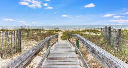 SoulShine - Beach Front, Private Swimming Pool, Pet Friendly!