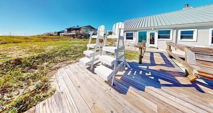 SoulShine - Beach Front, Private Swimming Pool, Pet Friendly!
