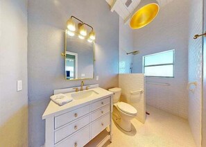 Een bad/douchecombinatie