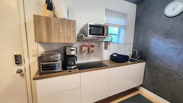 Fridge, microwave, coffee/tea maker, blender