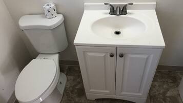 基本單人房 | 浴室 | 免費盥洗用品、毛巾