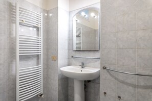 Regadera y secadora de cabello 
