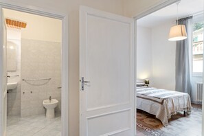 Regadera y secadora de cabello