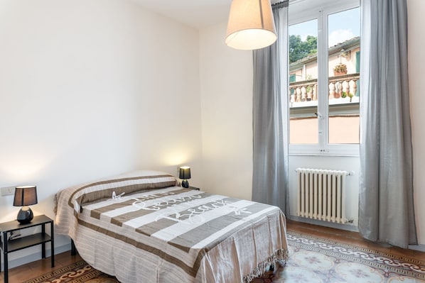 Iron/ironing board, free WiFi, bed sheets