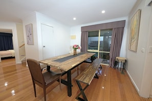 Comfort House | In-room dining