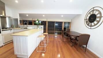 Comfort House | In-room dining