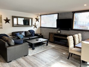 Smart TV, fireplace, stereo