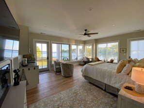 4 bedrooms, desk, iron/ironing board, travel cot