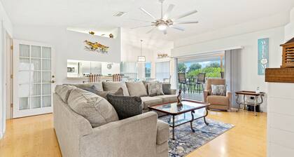 Waterfront home great for family gatherings or weekend getaways! Pet-friendly