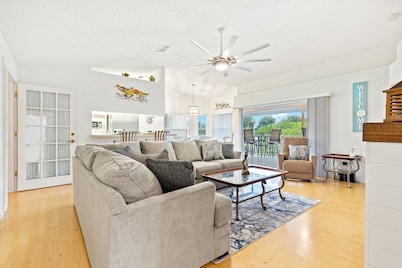 Waterfront home great for family gatherings or weekend getaways! Pet-friendly