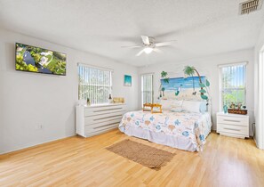 3 bedrooms, iron/ironing board, travel crib, free WiFi