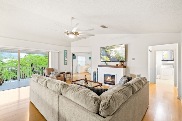 Smart TV, fireplace