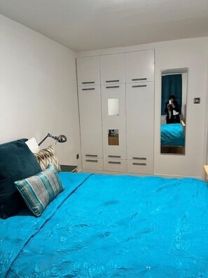 1 bedroom, iron/ironing board, WiFi, bed sheets - West End 1-Bed Apt, Sleeps 2 with Wi-Fi (London)