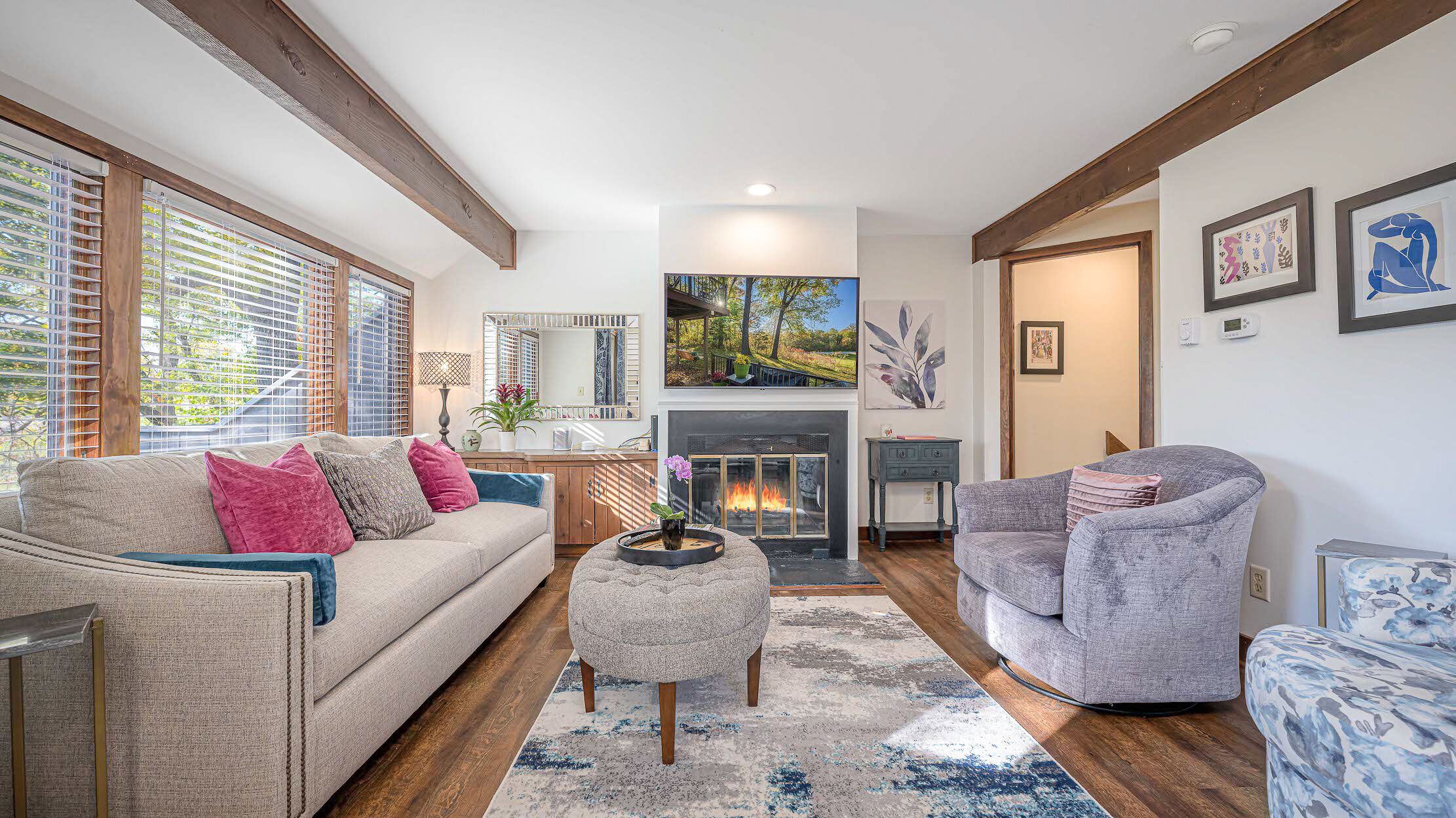 Three Kings and A Little Bling, Elegant Townhome in Prime Galena Territory Location