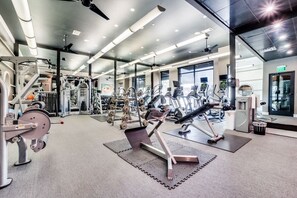 Fitness facility - Dallas Private Homes (Dallas)