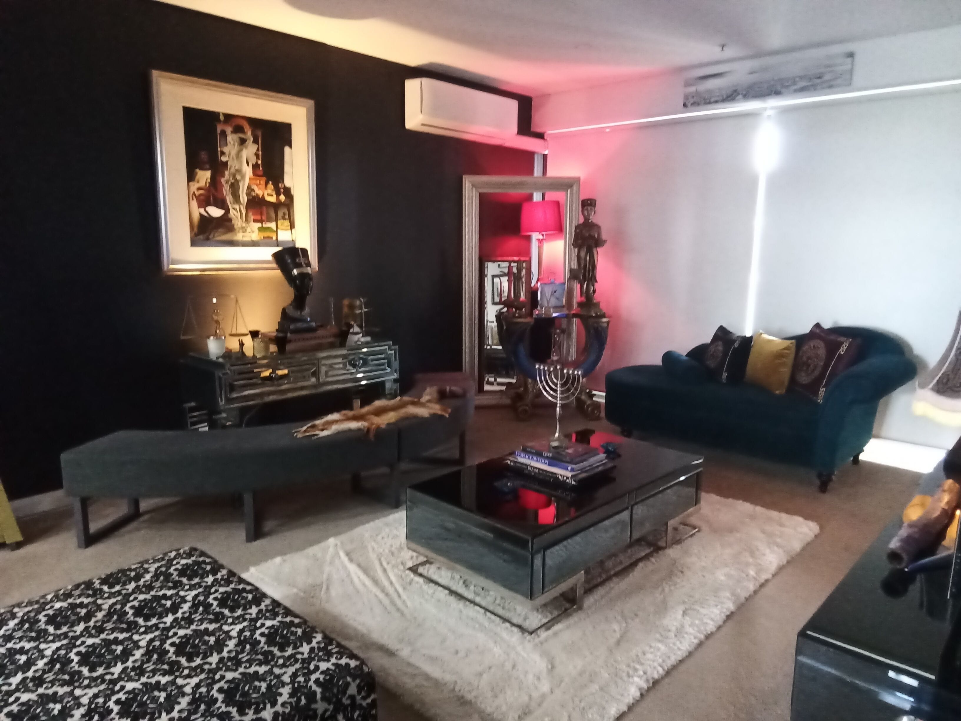 sophistcaed, classy penthouse like feel 2bdrm apartment