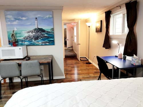 Adorable and Clean Suite walk to Downtown  Noblesville