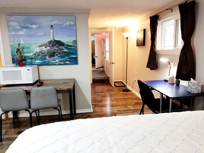 Adorable and Clean Suite walk to Downtown  Noblesville