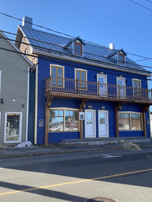 Exterior - Studio Lofts, vaulted ceilings (Saint-Raymond)