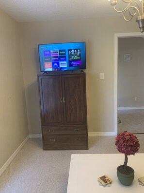 Interior - Cheerful 3 bedroom home with play room (Foley)