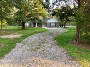 Exterior - Cheerful 3 bedroom home with play room (Foley)