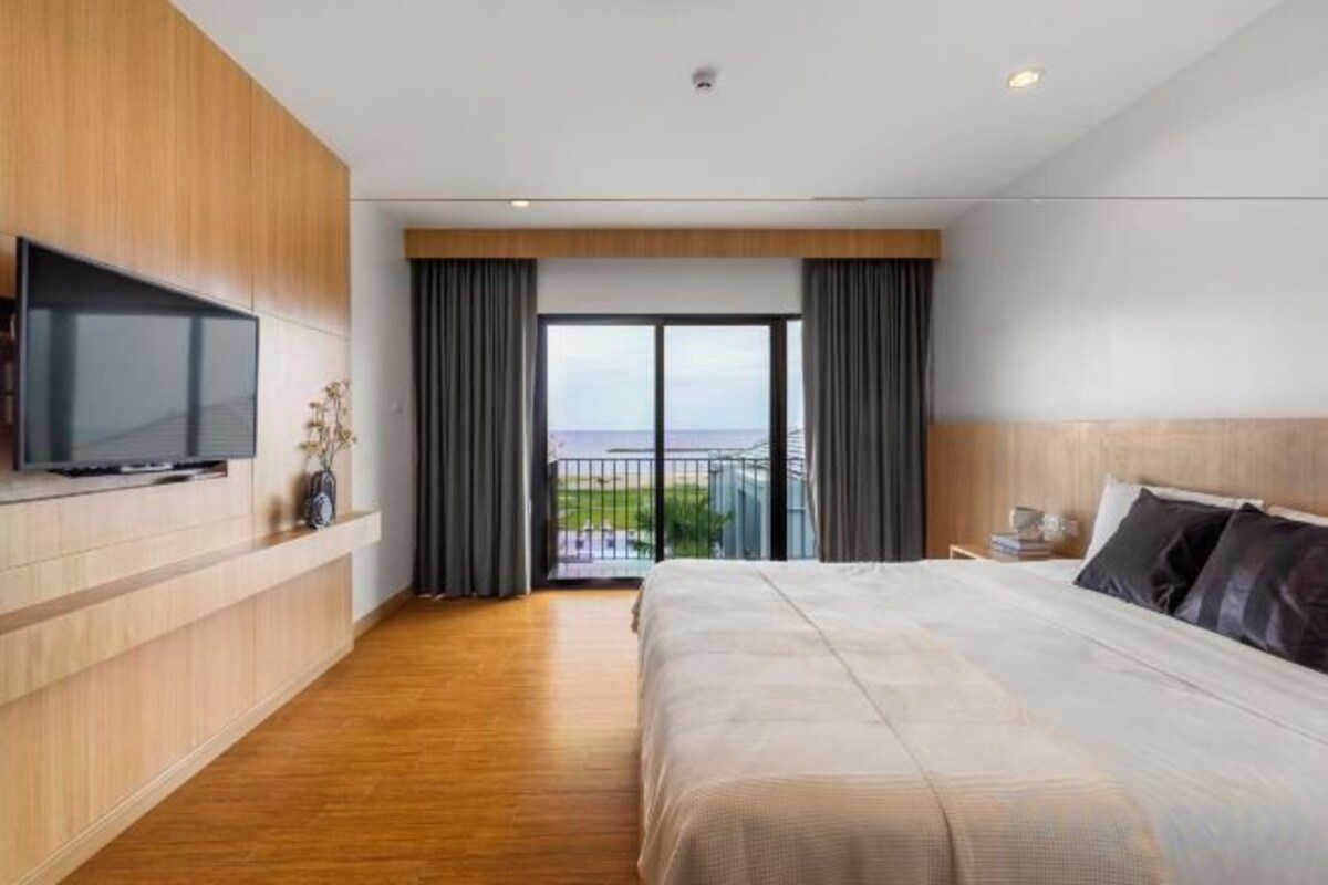 Hypo-allergenic bedding available, minibar (some free items)
