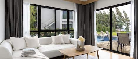 Studio Suite | Living area | 32-inch Smart TV with digital channels, TV
