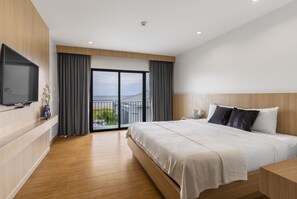 Deluxe Studio, Multiple Beds, Tower