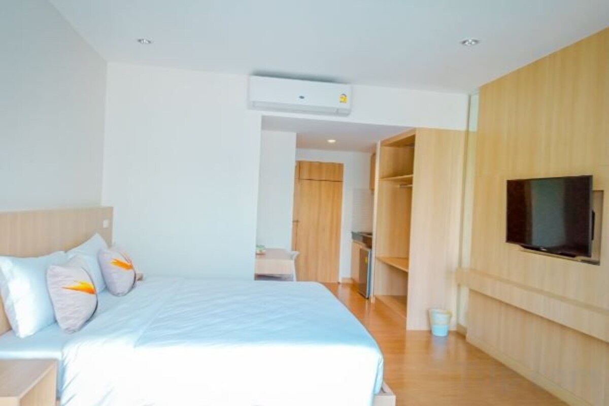 Hypo-allergenic bedding available, minibar (some free items)