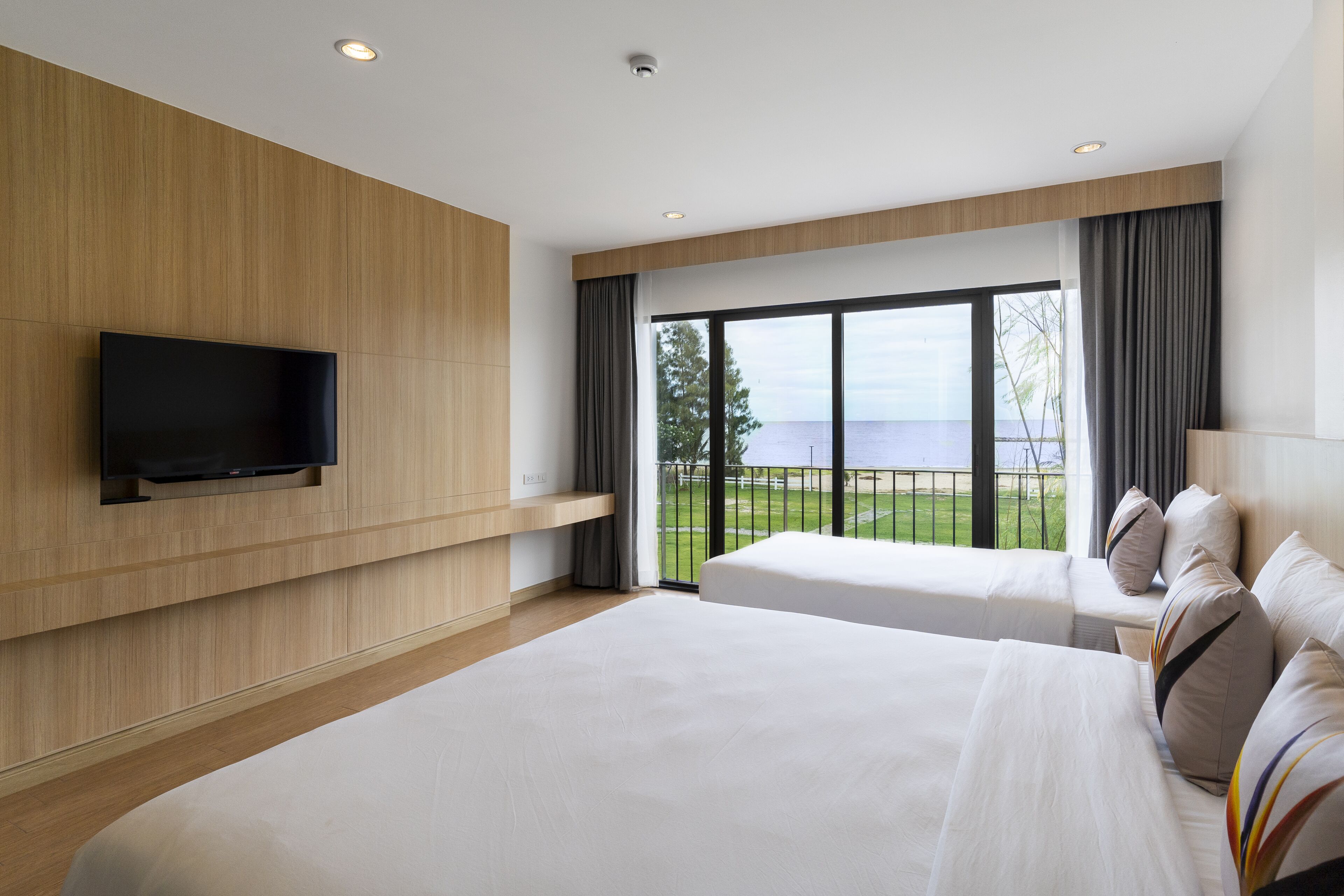Hypo-allergenic bedding, free minibar items, laptop workspace, free WiFi