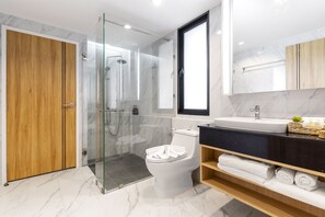 Studio Suite | Hypo-allergenic bedding, free minibar items, laptop workspace, free WiFi