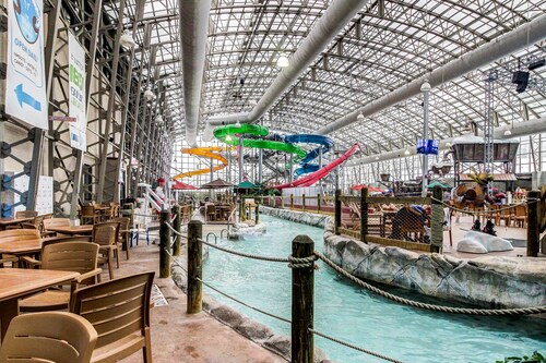 Inviting ski-in/out condo with mountain view, fireplace, deck & washer/dryer