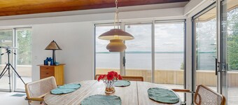 Dog-friendly, home on Lake Champlain with panoramic views of the Green Mountains