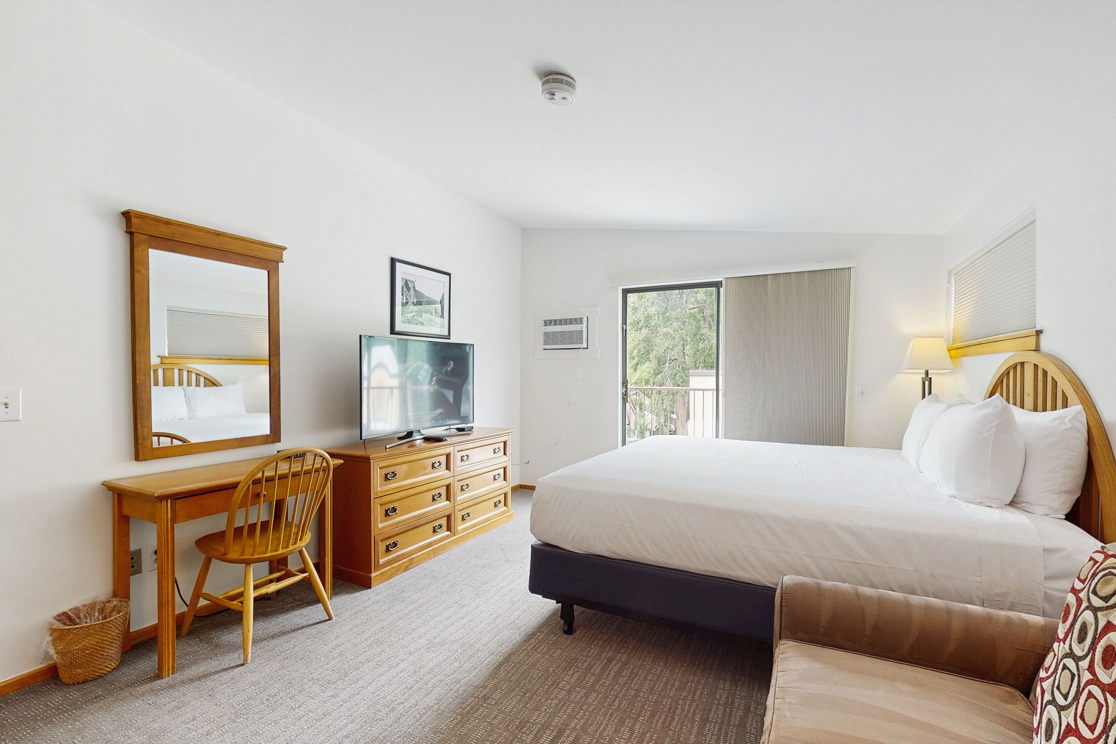 Strygejern/strygebræt, internetforbindelse, sengetøj