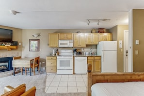 Refrigerador, microondas, horno, placa de cocina