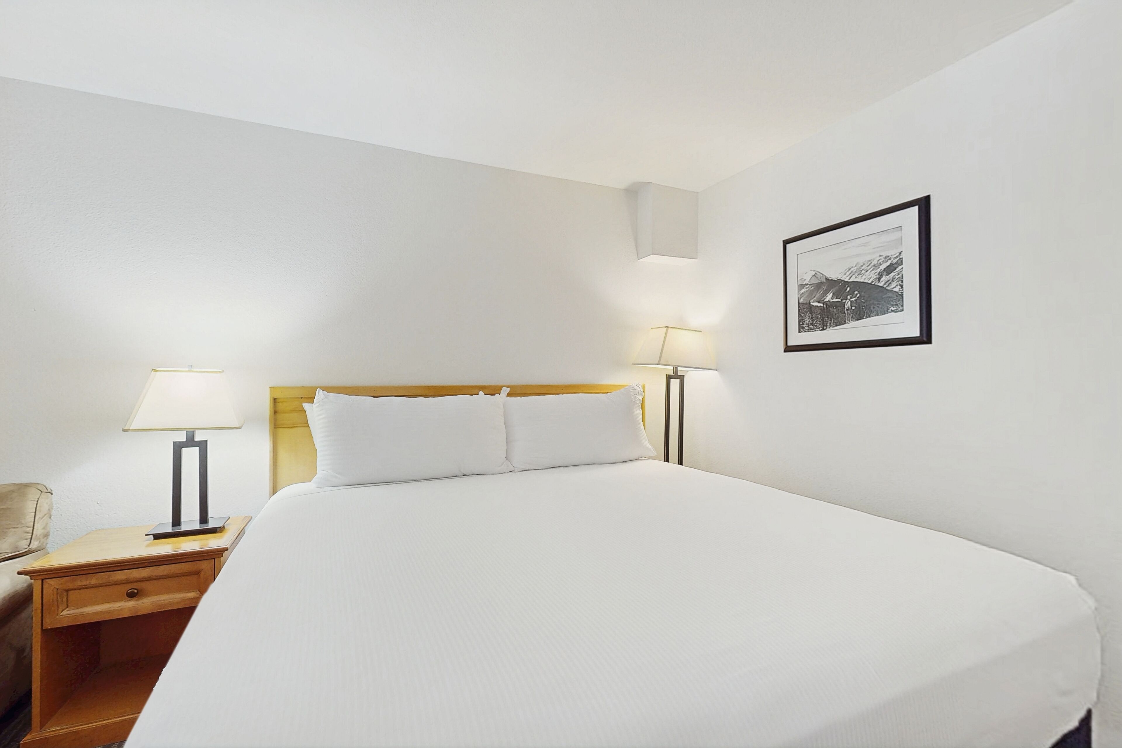 Iron/ironing board, internet, bed sheets